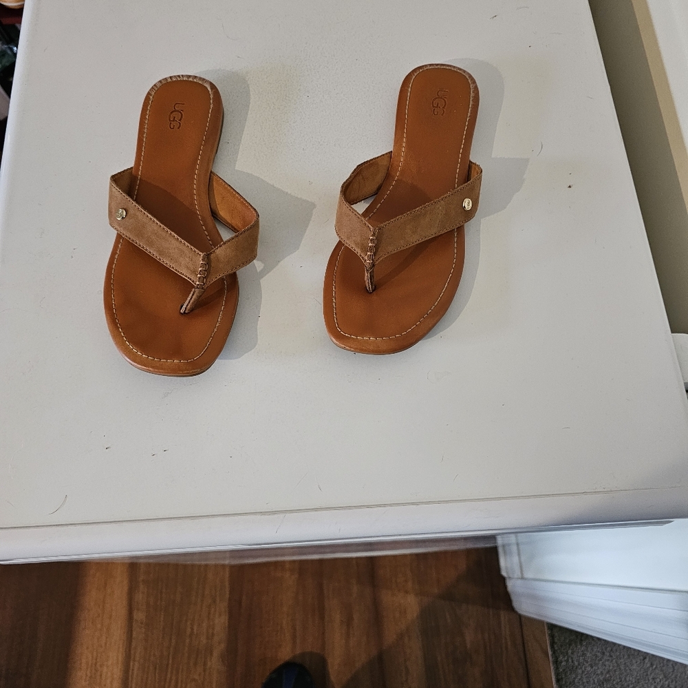 UGG Women's Brown Leather Sandals/slides